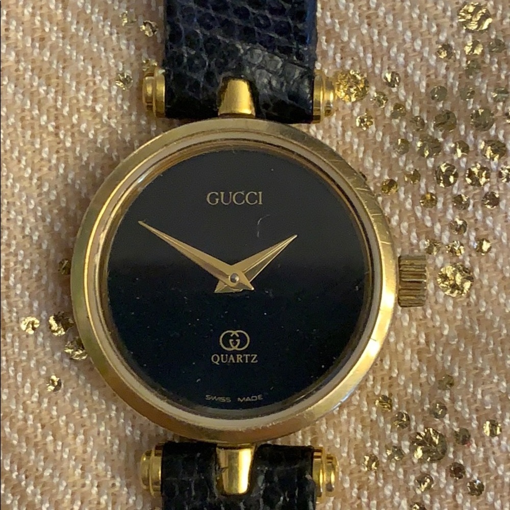 Gucci wrist watch ladies with leather band